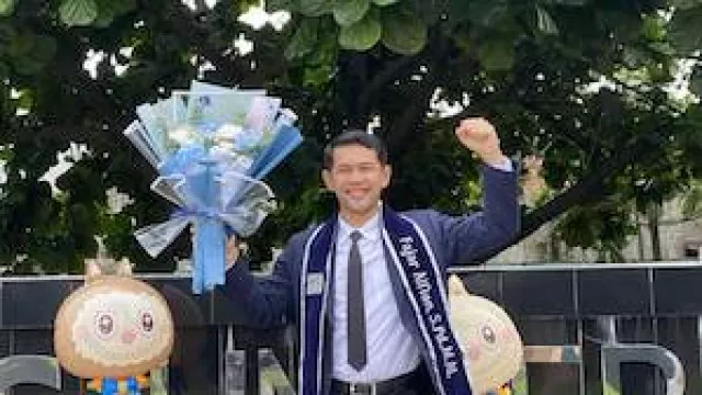 Inspiratif! Tak Hanya Juara di Lapangan, Fajar Alfian juga Sukses Raih Gelar Magister - GenPI.co