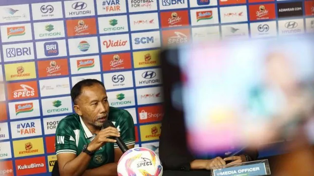 Persebaya Surabaya Lawan Arema FC Tanpa Paul Munster, Uston Nawawi Santai - GenPI.co