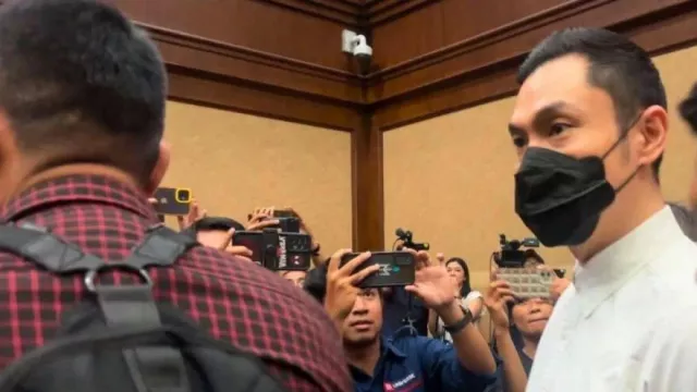 Berbelit-belit di Sidang, Harvey Moeis Dituntut 12 Tahun Penjara - GenPI.co