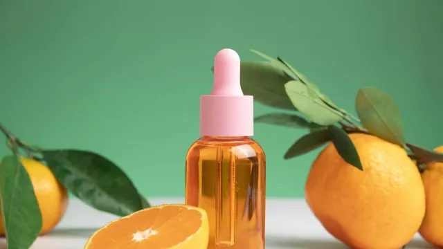 Serum Vitamin C Berperan Melindungi Kulit dari Paparan Matahari - GenPI.co