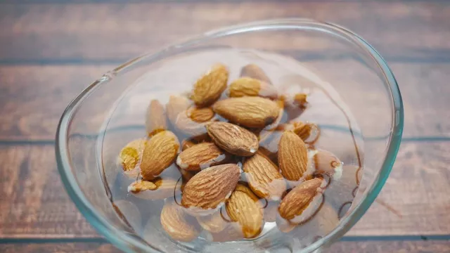 Makan Kacang Almond yang Direndam Dapat Membantu Mengelola Kadar Kolesterol - GenPI.co