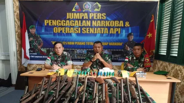 Satgas Pamtas Sita 92 Pucuk Senjata Api eks Pemberontak di Perbatasan Kalbar - GenPI.co