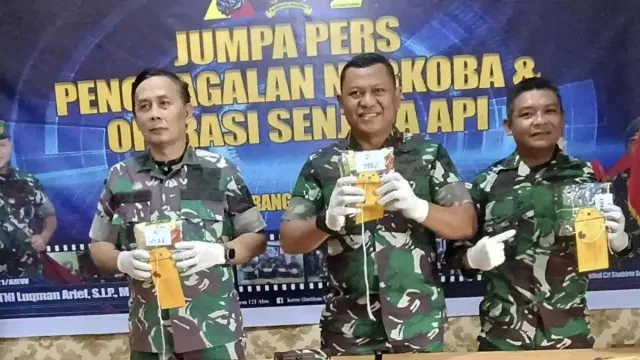 TNI AD Gagalkan Upaya Penyelundupan Sabu dari Malaysia di Perbatasan Kalbar - GenPI.co