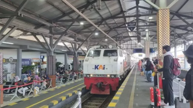 Pola Operasi 32 KA Jarak Jauh di Daop 6 Yogyakarta Direkayasa saat Malam Tahun Baru, Bisa Naik dari Stasiun Lempuyangan - GenPI.co