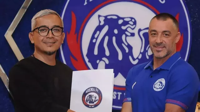 Arema FC Kenalkan Ze Gomes Jadi Pelatih Baru - GenPI.co