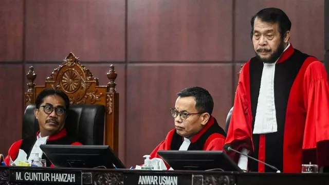 Sidang Sengketa Pilkada 2024 di MK, Panel 3 Diundur Karena Anwar Usman Sakit - GenPI.co