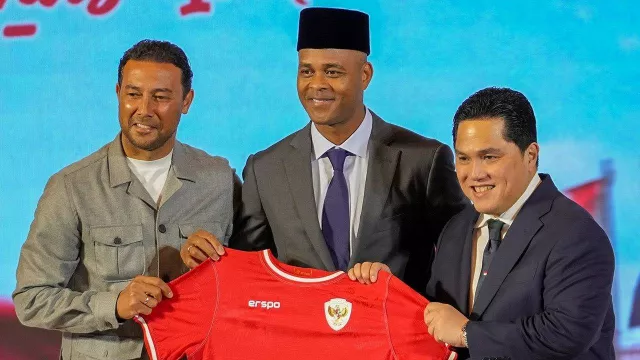 Patrick Kluivert Tegas, Ingin Bawa Timnas Indonesia Lolos ke Piala Dunia - GenPI.co