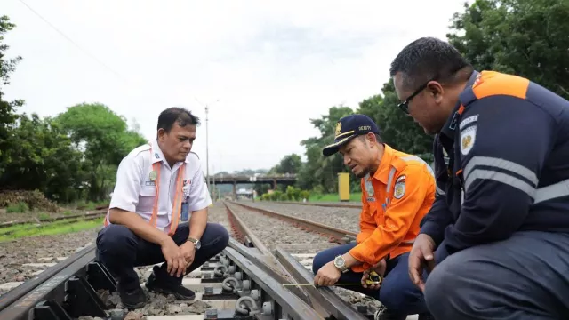 KAI Daop 2 Ganti Rel Baru Sepanjang 20.450 Meter pada 2024, Perjalanan Lebih Aman - GenPI.co