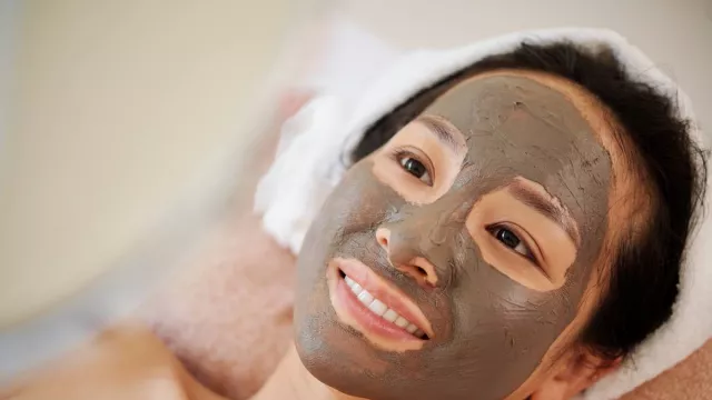 Cara Tepat Mengaplikasikan Clay Mask, Kulit Bersih Bebas Minyak Berlebih - GenPI.co