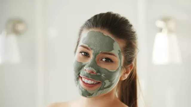 Memakai Clay Mask, Apakah Ada Efek Samping? - GenPI.co