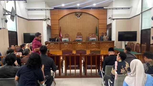 KPK Tak Hadir, Sidang Praperadilan Hasto Kristiyanto Ditunda - GenPI.co