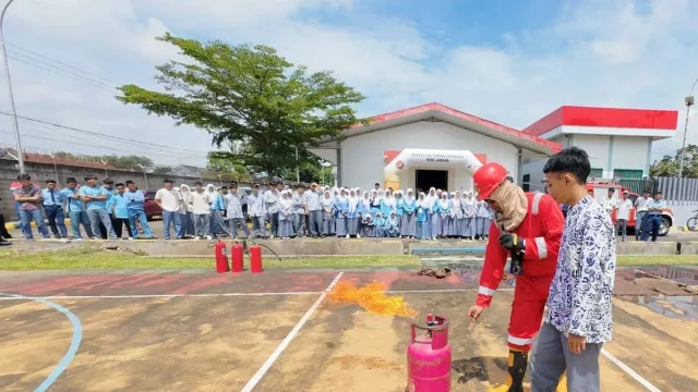 Pertamina Patra Niaga JBB Gelar Sosialisasi Penanganan Bencana bagi Pelajar SMA  - GenPI.co