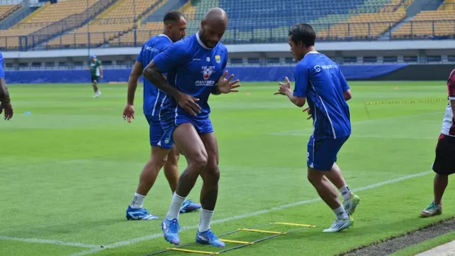 Jamu PSM Makassar, Dua Bomber Persib Bandung Diragukan Pulih dari Cedera - GenPI.co