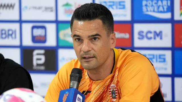 Carlos Pena Mulai Bicara Target Persija Jakarta Bidik Posisi 4 Besar Liga 1 - GenPI.co