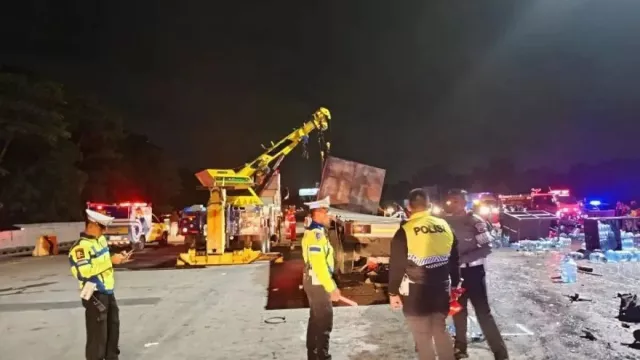 Kecelakaan Maut di Tol Ciawi, Kemenhub Panggil Perusahaan Air Minum dan Operator Angkutan Barang - GenPI.co