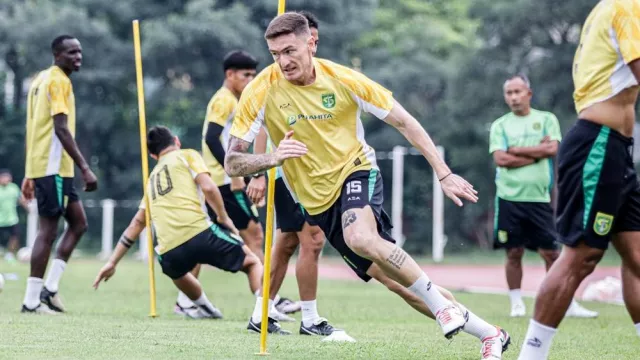 Tantangan Berat! Persebaya Surabaya Hadapi Persis Solo Tanpa Bruno dan Slavko - GenPI.co