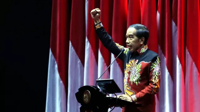  Dulu Jokowi Ejek Hambalang, IKN Kini Terancam Mangkrak - GenPI.co