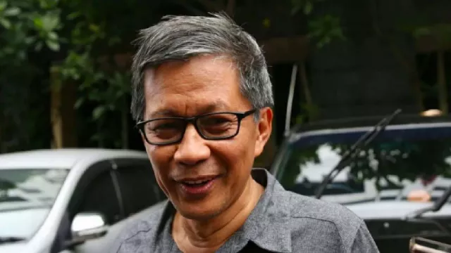 Sebut Jokowi Akan Lanjutkan Dinasti, Rocky Gerung: Intervensi Terus Berlangsung - GenPI.co