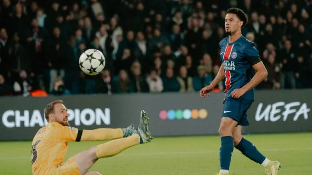 Arne Slot Incar Gelandang Baru, Liverpool Dekati Bintang Muda PSG - GenPI.co