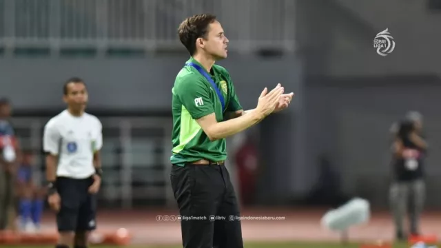 Di Ujung Tanduk! Laga Kontra Persib Jadi Kesempatan Terakhir Paul Munster - GenPI.co