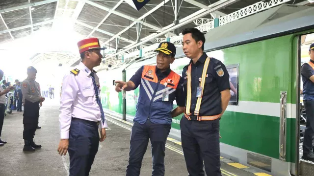 KAI Lakukan Inspeksi di Jalur Selatan, Pastikan Kelancaran Mudik Lebaran 2025 - GenPI.co KAI Lakukan Inspeksi di Jalur Selatan, Pastikan Kelancaran Mudik Lebaran 2025 - GenPI.co