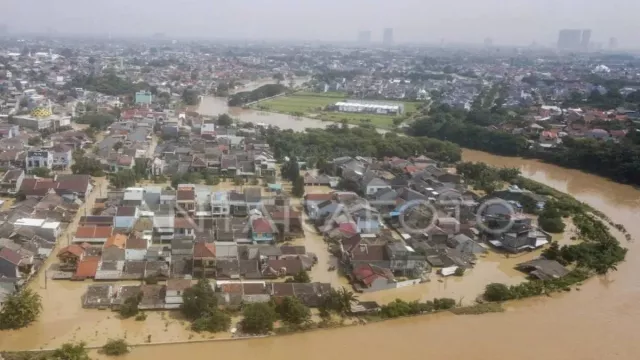 Banjir di Bekasi dan Bogor, BPBD Jabar Kirim Tim Penyelamat - GenPI.co