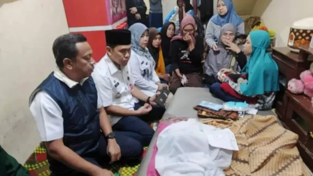 Duka di Tengah Banjir, Bocah 2 Tahun Meninggal Terseret Arus Kali Ciliwung - GenPI.co