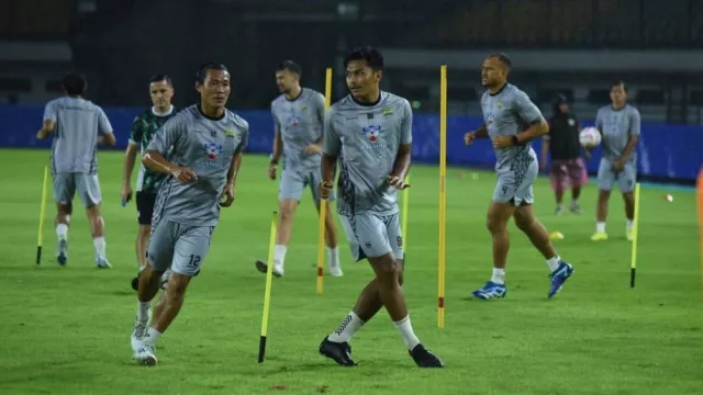 Lupakan Persebaya, Persib Fokus Hadapi Persik Kediri - GenPI.co