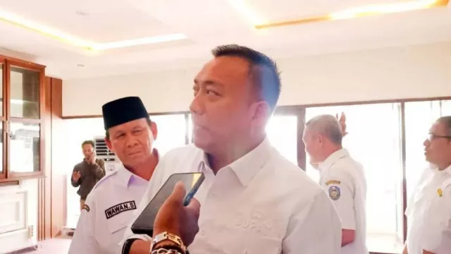 Salut! Bupati Situbondo Batalkan Pengadaan Mobil Dinas Alphard - GenPI.co