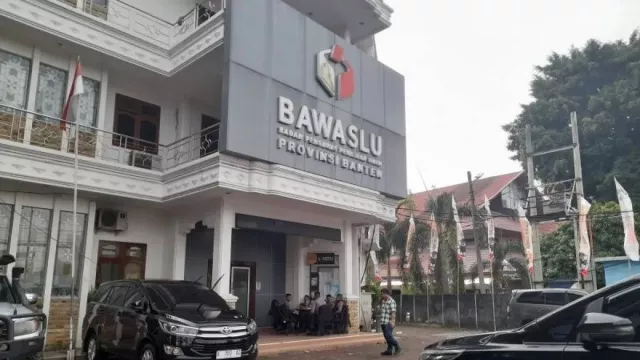 Bupati Serang Dituduh Bermain Politik di PSU Pilkada, Bawaslu Turun Tangan - GenPI.co Bupati Serang Dituduh Bermain Politik di PSU Pilkada, Bawaslu Turun Tangan - GenPI.co