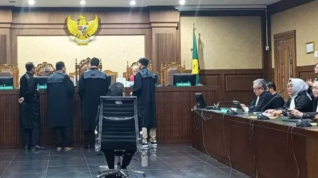  Hasto Kristiyanto Sempat Mengaku Tak punya Ponsel - GenPI.co