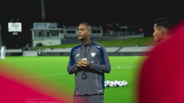 Latihan Perdana Timnas Indonesia, Kluivert Puas & Optimistis Hadapi Australia - GenPI.co