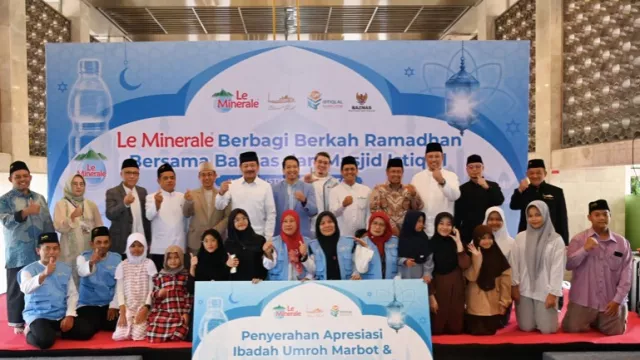 Le Minerale Berangkatkan Umrah Marbot Masjid Istiqlal dan Beri Beasiswa - GenPI.co Le Minerale Berangkatkan Umrah Marbot Masjid Istiqlal dan Beri Beasiswa - GenPI.co