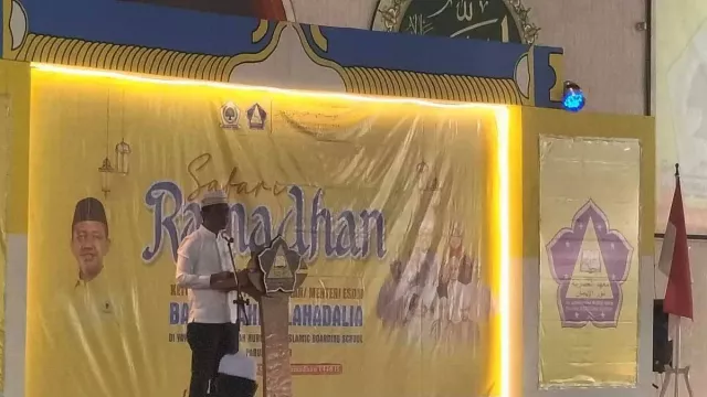 Beri Motivasi ke Santri, Bahlil Lahadalia: Kesuksesan Tidak Hanya Milik Anak Pejabat - GenPI.co Beri Motivasi ke Santri, Bahlil Lahadalia: Kesuksesan Tidak Hanya Milik Anak Pejabat - GenPI.co