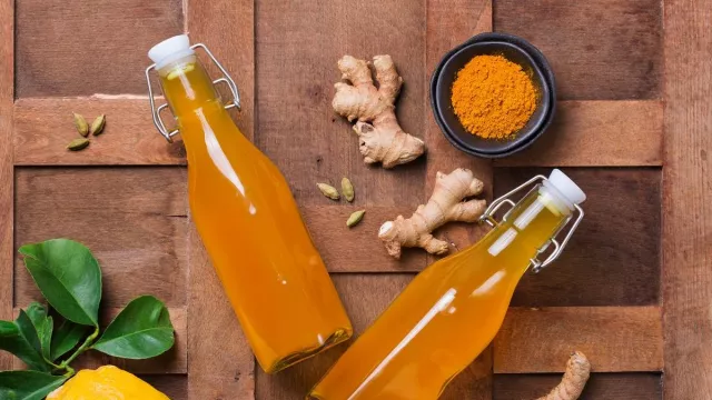 Cara Mudah Membuat Minuman Kunyit dan Jahe, Kesehatan Terjaga - GenPI.co Cara Mudah Membuat Minuman Kunyit dan Jahe, Kesehatan Terjaga - GenPI.co
