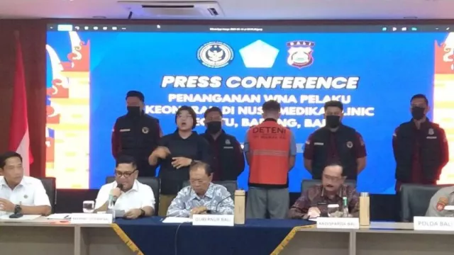 Ngamuk di Klinik Bali, WNA AS Dideportasi - GenPI.co Ngamuk di Klinik Bali, WNA AS Dideportasi - GenPI.co