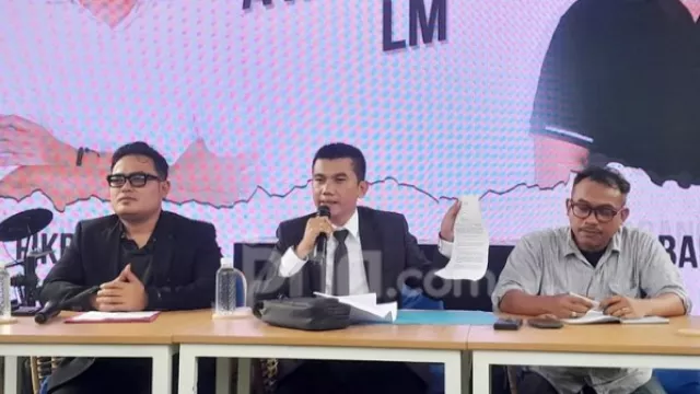Revelino Tuwasey Sempat Ingin Menikahi Lisa Mariana - GenPI.co Revelino Tuwasey Sempat Ingin Menikahi Lisa Mariana - GenPI.co