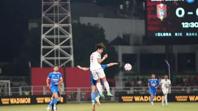 Persib Bandung Tumbang di Ternate, Gelar Juara Liga 1 Tertunda - GenPI.co Persib Bandung Tumbang di Ternate, Gelar Juara Liga 1 Tertunda - GenPI.co