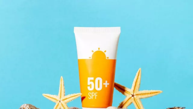 3 Sunscreen Andalan yang Patut Dicoba, Bye Kulit Terbakar - GenPI.co 3 Sunscreen Andalan yang Patut Dicoba, Bye Kulit Terbakar - GenPI.co