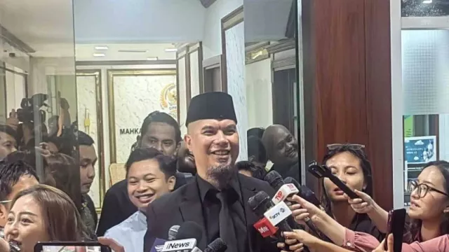 Beda dengan Komnas Perempuan soal Seksis, Ahmad Dhani: Kalau Dibolehkan, Saya Debat - GenPI.co Beda dengan Komnas Perempuan soal Seksis, Ahmad Dhani: Kalau Dibolehkan, Saya Debat - GenPI.co