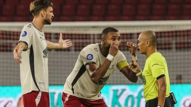 Kritik Liga Indonesia, Kapten PSM Makassar Dilarang Bertanding 1 Tahun - GenPI.co Kritik Liga Indonesia, Kapten PSM Makassar Dilarang Bertanding 1 Tahun - GenPI.co
