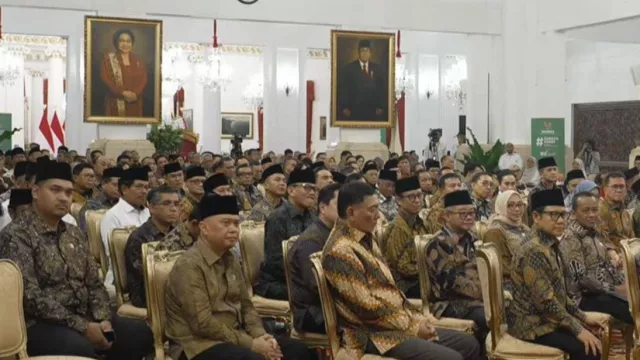 Menpora Dito Mendampingi Presiden Prabowo Serahkan Zakat Kepada Baznas - GenPI.co Menpora Dito Mendampingi Presiden Prabowo Serahkan Zakat Kepada Baznas - GenPI.co