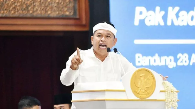 Dedi Mulyadi Bakal Kirim Orang Dewasa ke Barak, Dididik Semi Militer - GenPI.co Dedi Mulyadi Bakal Kirim Orang Dewasa ke Barak, Dididik Semi Militer - GenPI.co