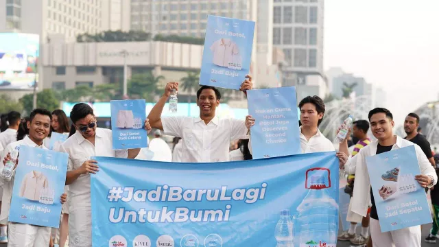 Gandeng Pijak Bumi dan Kivee, Le Minerale Ubah Botol Plastik Bekas Jadi Produk Fashion - GenPI.co Gandeng Pijak Bumi dan Kivee, Le Minerale Ubah Botol Plastik Bekas Jadi Produk Fashion - GenPI.co
