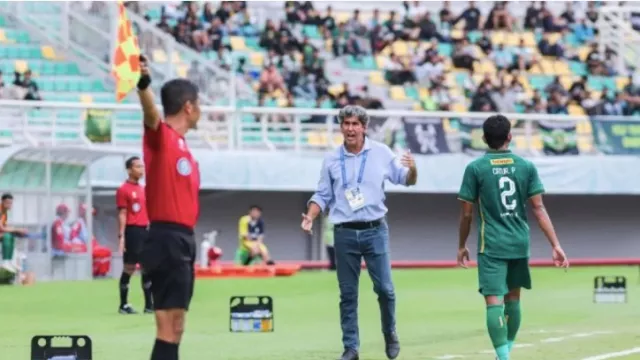 Ngamuk Bali United Kalah, Teco Desak Banyak Wasit Asing Pimpin Liga 1 - GenPI.co Ngamuk Bali United Kalah, Teco Desak Banyak Wasit Asing Pimpin Liga 1 - GenPI.co