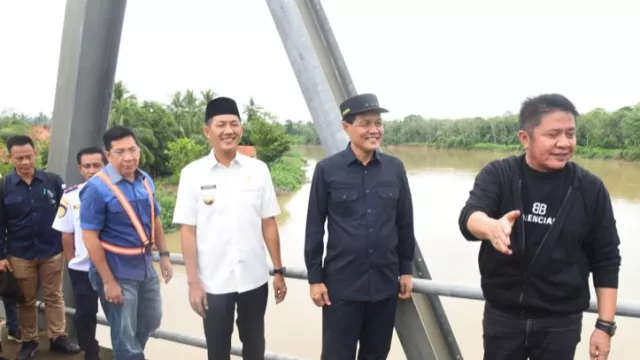 Gubernur Herman Deru Bergerak Cepat Atasi Jalan Terbengkalai Penghubung Muara Enim-Pali-Prabumulih - GenPI.co Gubernur Herman Deru Bergerak Cepat Atasi Jalan Terbengkalai Penghubung Muara Enim-Pali-Prabumulih - GenPI.co