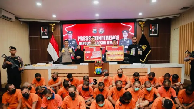 Polres Jember Sikat 20 Kasus Narkoba dan Sita 339 Gram Sabu-Sabu - GenPI.co Polres Jember Sikat 20 Kasus Narkoba dan Sita 339 Gram Sabu-Sabu - GenPI.co