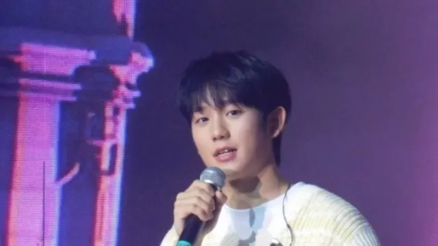 Drama Korea Lovestuck! Dibintangi Jung Hae In dan Ha Young, Kisahnya Sangat Romantis - GenPI.co Drama Korea Lovestuck! Dibintangi Jung Hae In dan Ha Young, Kisahnya Sangat Romantis - GenPI.co