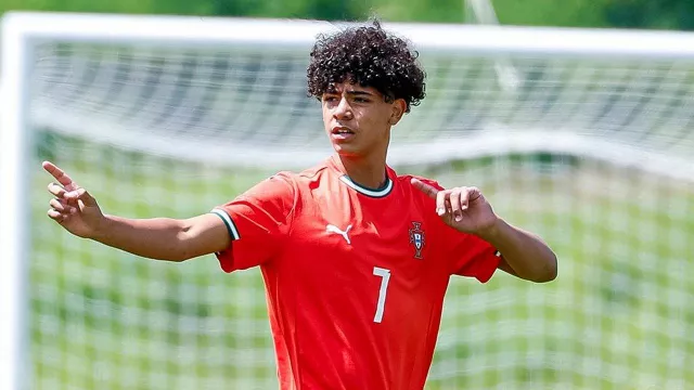 Tim Pencari Bakat Manchester United Pantau Perkembangan Cristiano Ronaldo Jr - GenPI.co Tim Pencari Bakat Manchester United Pantau Perkembangan Cristiano Ronaldo Jr - GenPI.co