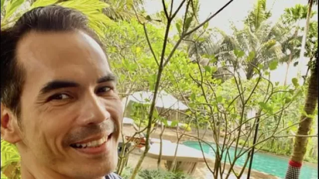 Rumah Digusur, Atalarik Syah Merasa Diperlakukan seperti Binatang - GenPI.co Rumah Digusur, Atalarik Syah Merasa Diperlakukan seperti Binatang - GenPI.co
